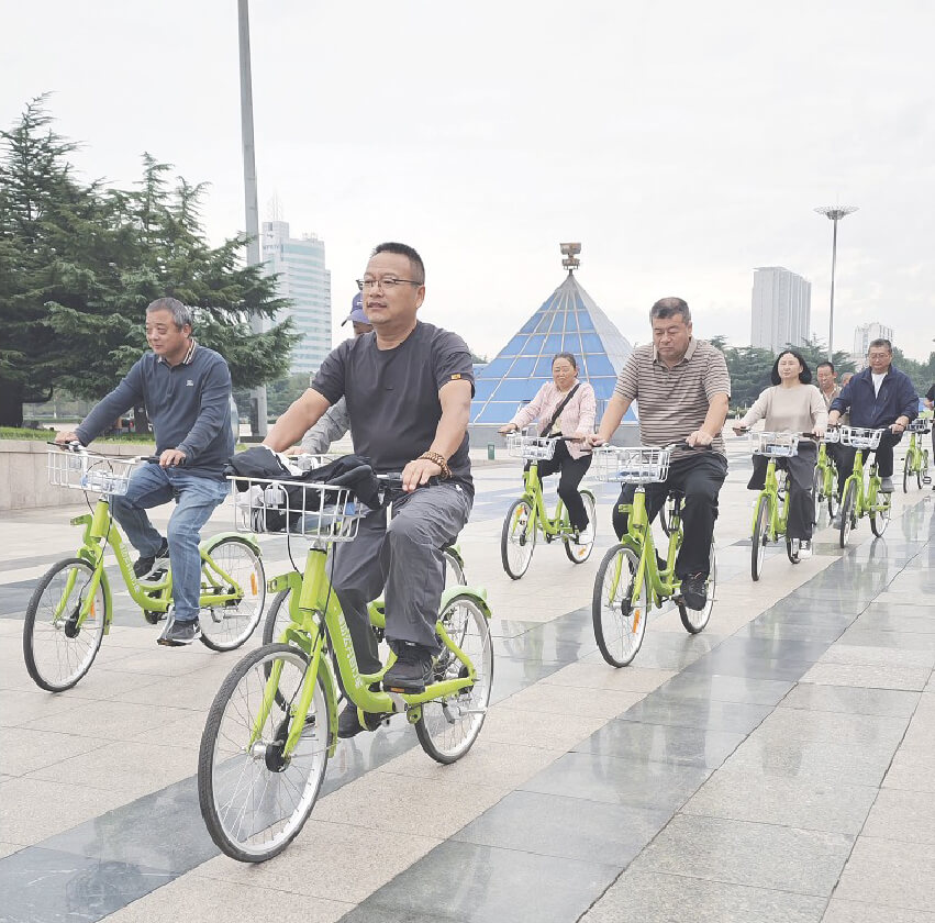 一場(chǎng)騎行一路景倡導綠色出行